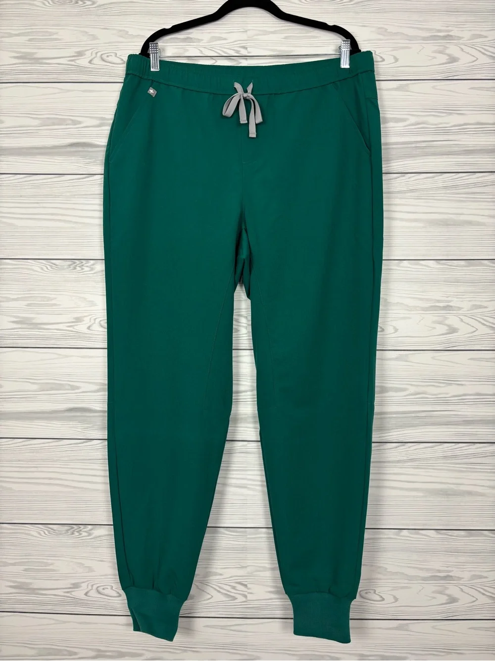 FIGS Tansen Jogger scrub pants 2.0 green size XL NWT